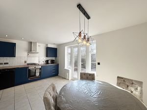 Photo 1- click for photo gallery